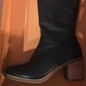 Crown Vintage 8.5 Black leather boots; wood block heel (NEVER WORN)